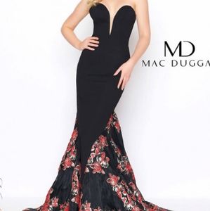 Mac Duggal gown black with red floral detailing women's size 6. NWT